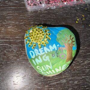 🌈 Hand-Painted “Dreaming of Sunshine” Rainbow Rock